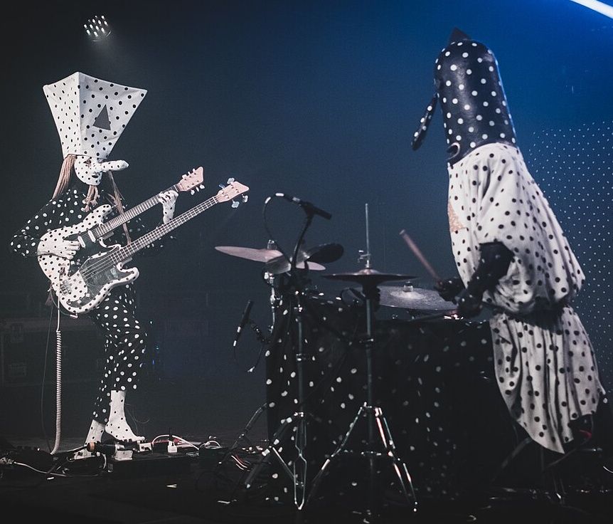 Angine de Poitrine performing live